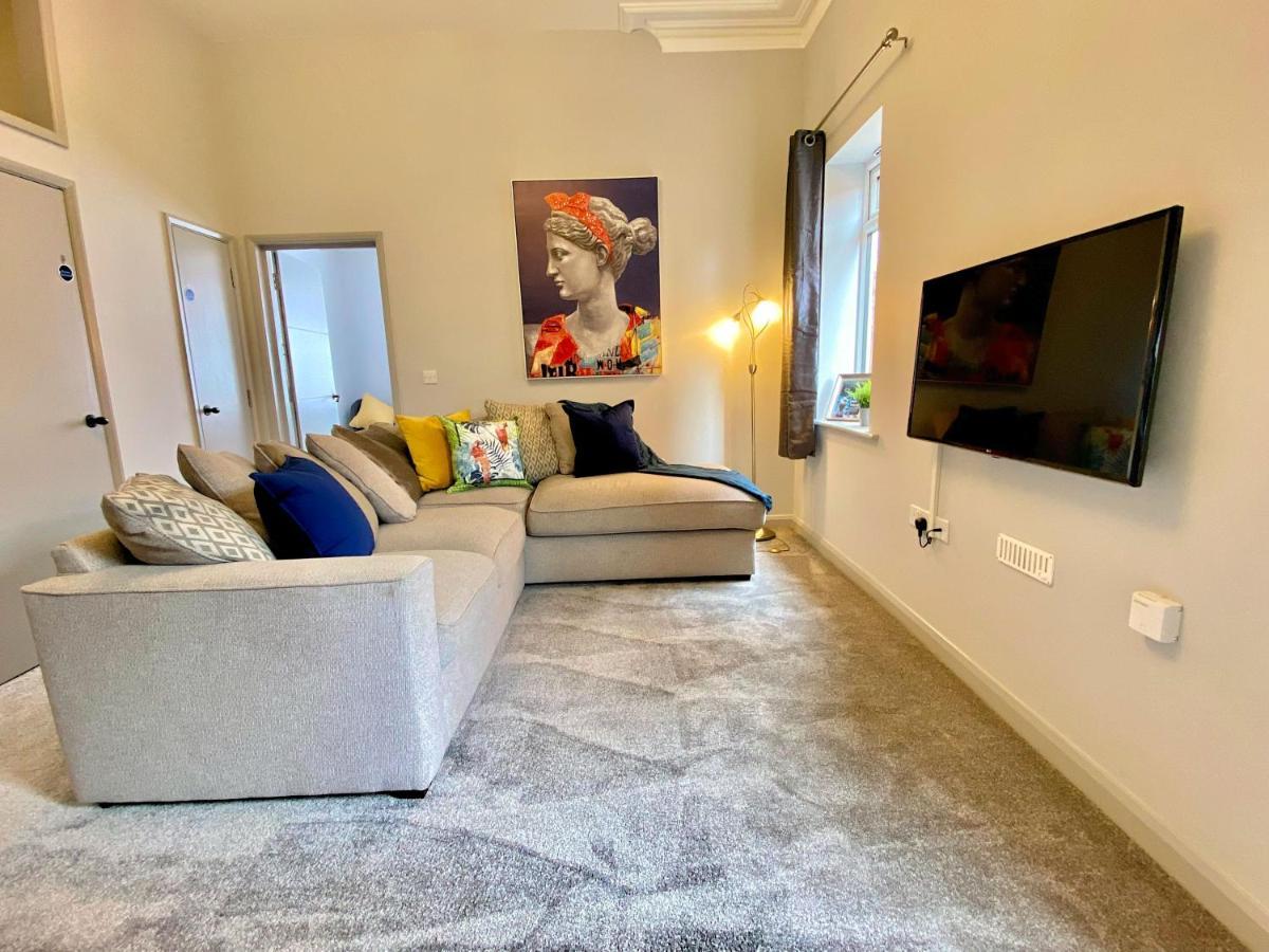 Beautiful Apartment - 5 Minute Walk To The Best Beach! - Great Location - Parking - Fast Wifi - Smart Tv - Newly Decorated - Sleeps Up To 4! Close To Bournemouth & Poole Town Centre Eksteriør billede