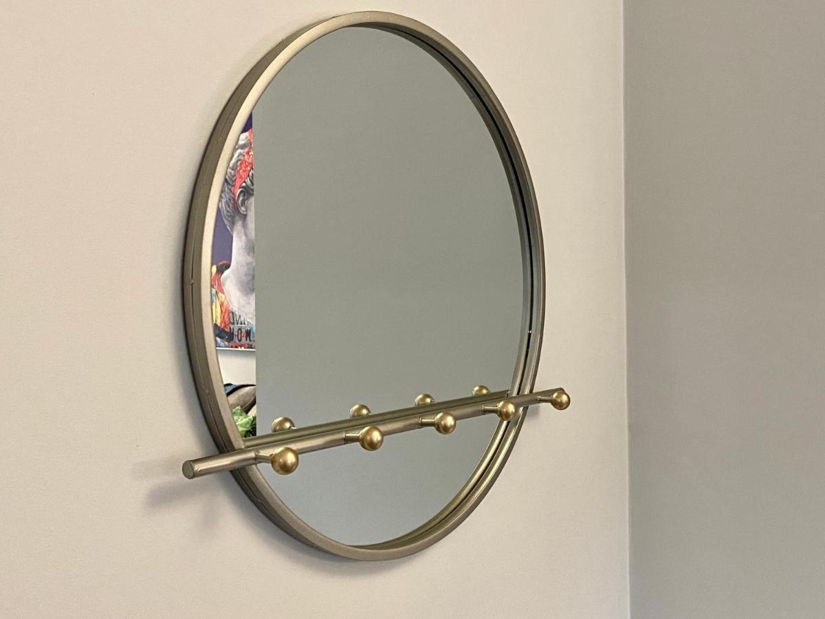 Beautiful Apartment - 5 Minute Walk To The Best Beach! - Great Location - Parking - Fast Wifi - Smart Tv - Newly Decorated - Sleeps Up To 4! Close To Bournemouth & Poole Town Centre Eksteriør billede