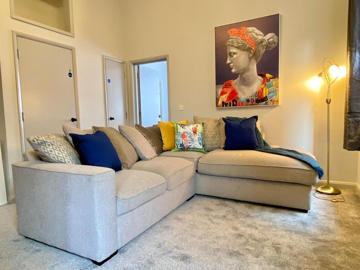 Beautiful Apartment - 5 Minute Walk To The Best Beach! - Great Location - Parking - Fast Wifi - Smart Tv - Newly Decorated - Sleeps Up To 4! Close To Bournemouth & Poole Town Centre Eksteriør billede