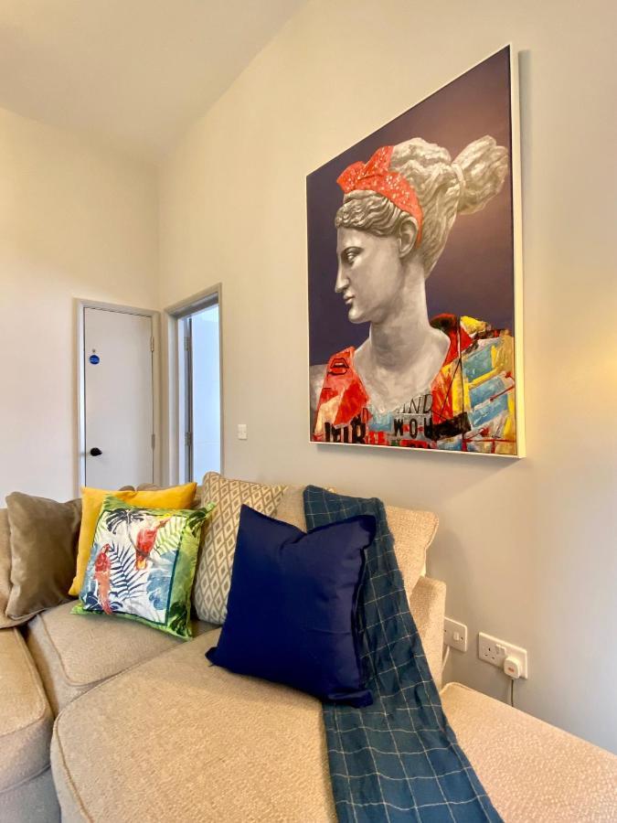 Beautiful Apartment - 5 Minute Walk To The Best Beach! - Great Location - Parking - Fast Wifi - Smart Tv - Newly Decorated - Sleeps Up To 4! Close To Bournemouth & Poole Town Centre Eksteriør billede